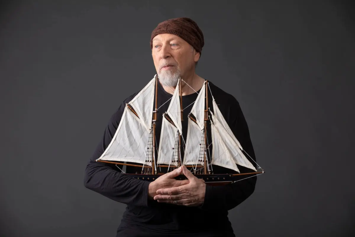 Richard-Thompson-ship-500x300-1 Richard-Thompson-ship-500x300-1